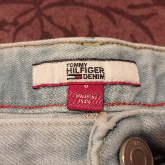 Tommy Hilfiger skirt, size 6 - Picture 4 of 7